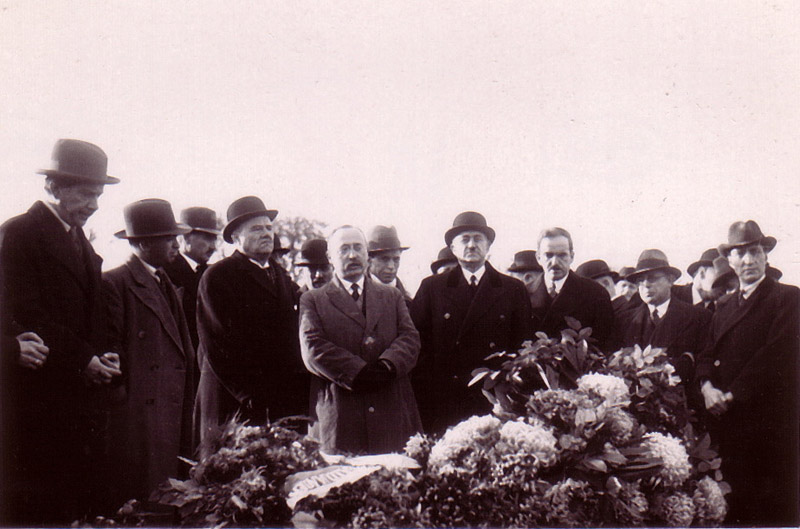 Archivo:Funeral of Alimardan bey Topchubashov.jpg