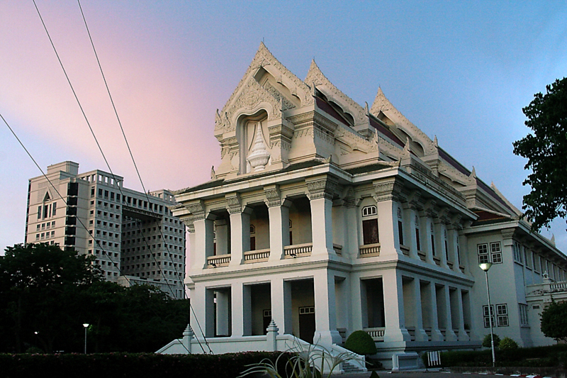 Archivo:Main auditorium of Chulalongkorn University IMG 0338.jpg