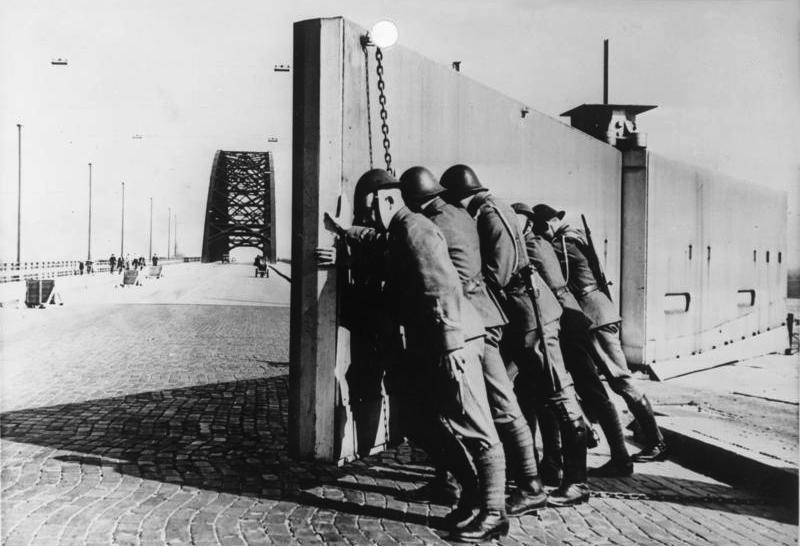 File:Bundesarchiv Bild 146-1985-038-03, Brücke Nijmwegen, Sicherung durch holländische Soldaten.jpg