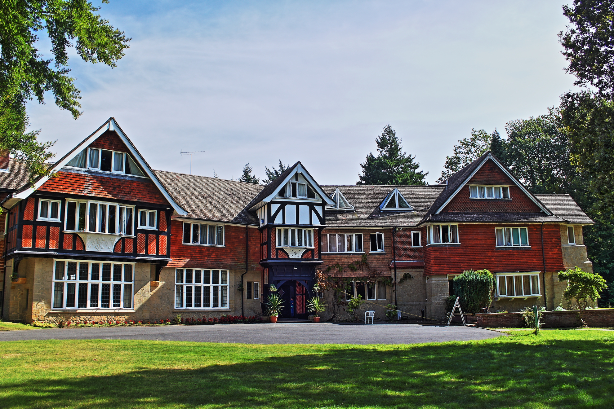 Jamia Ahmadiyya UK - Side Entrance