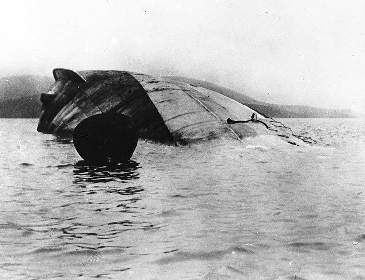 Файл:Seydlitz capsized.jpg