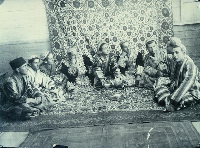 File:Iranian Jews and Bukharian Jews in Bukhara, c 1930s.jpg