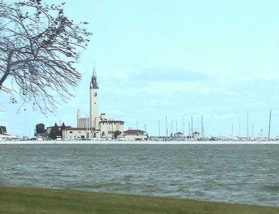 File:Grosse Pointe yacht club.jpg