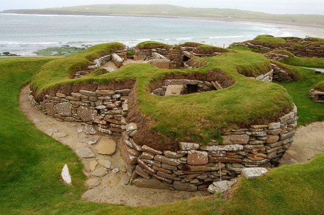 File:Skara Brae - geograph.org.uk - 582968.jpg