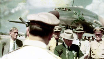 Archivo:MacArthur Truman Wake Island.jpg