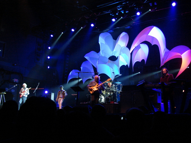 Archivo:Yes - In The Present Tour.JPG