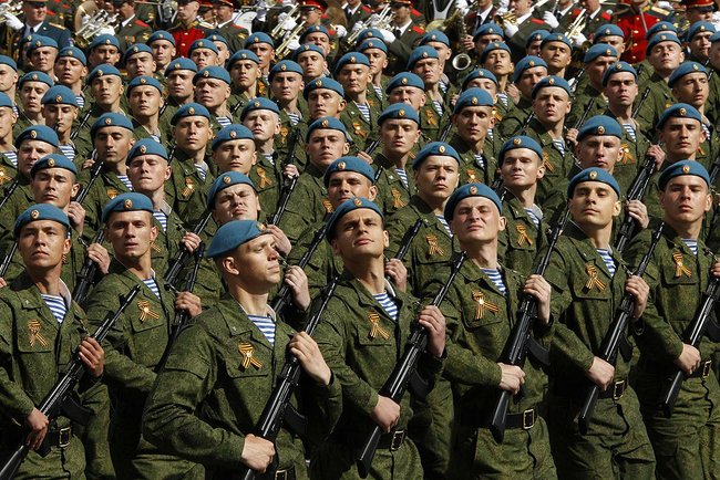 Файл:May 2011 Parade - troops.jpeg