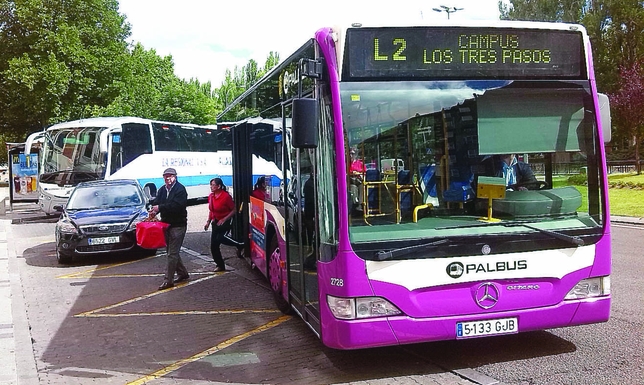 File:Autobús de la línea 2 (Palencia).jpg