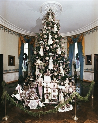 File:1980 Blue Room Tree.jpg