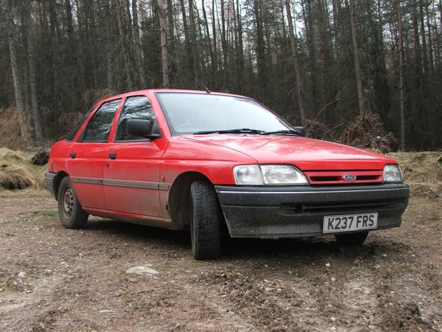 File:1992Escort Mk5.JPG