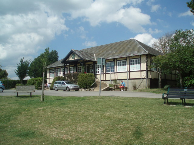 File:East Brighton Park cafe - geograph.org.uk - 1368394.jpg