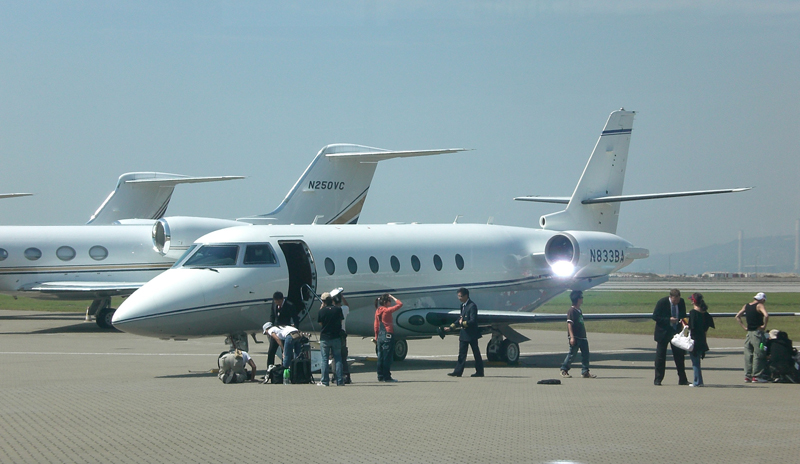 File:G200-at-HKIA.jpg