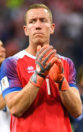 File:Hannes Þór Halldórsson 2018 (cropped).jpg