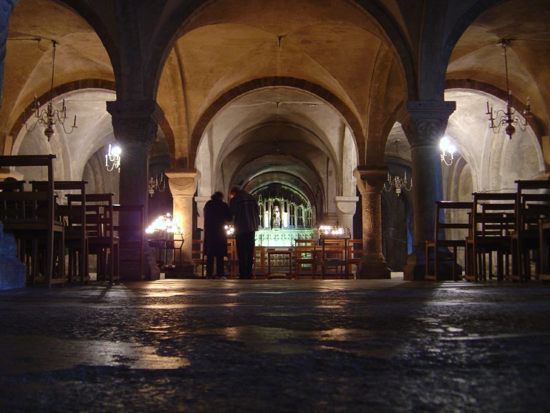 File:Canterbury Cathedral Crypt.jpg