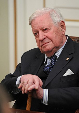 Файл:Helmut Schmidt Bundeskanzler - Moscow 11 dec 2013.jpg