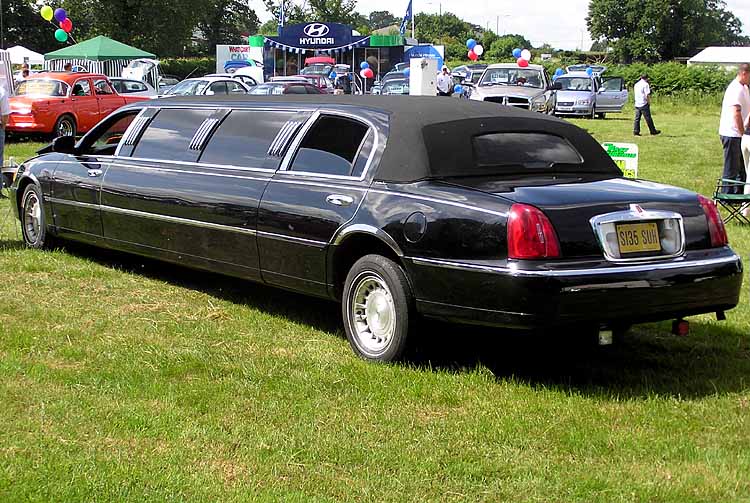 File:Limousine.lincoln.black.arp.750pix.jpg