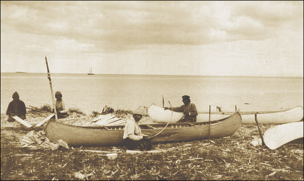 File:Innu making canoes near Sheshatshiu, ca. 1920.jpg