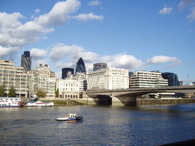 Archivo:London Bridge, November 2005.jpg