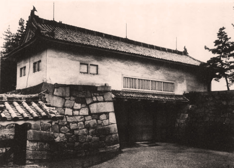 File:Nagoya Castle Higashi IchinoMon.jpg