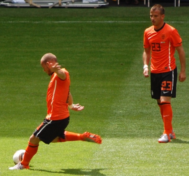 Archivo:Sneijder VDV.jpg