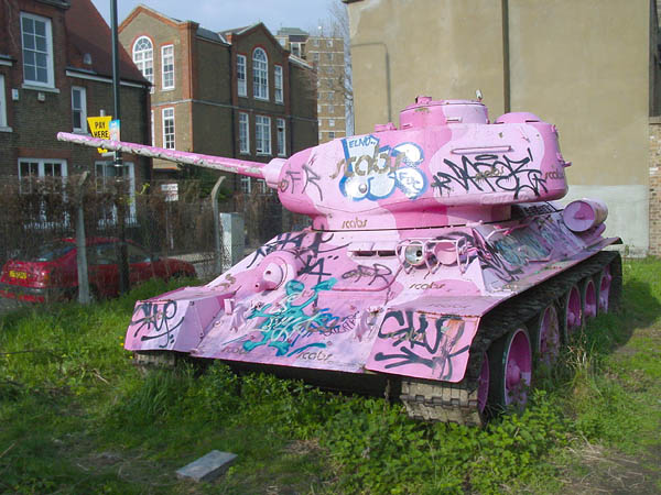 Файл:PinkTank20050326 2.jpg