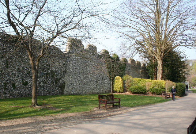 File:City walls, Winchester - geograph.org.uk - 1221306.jpg