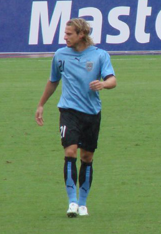 File:Diego Forlán.jpg