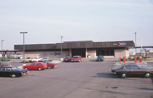 File:Parking lot side of Rochester station, August 1978.jpg