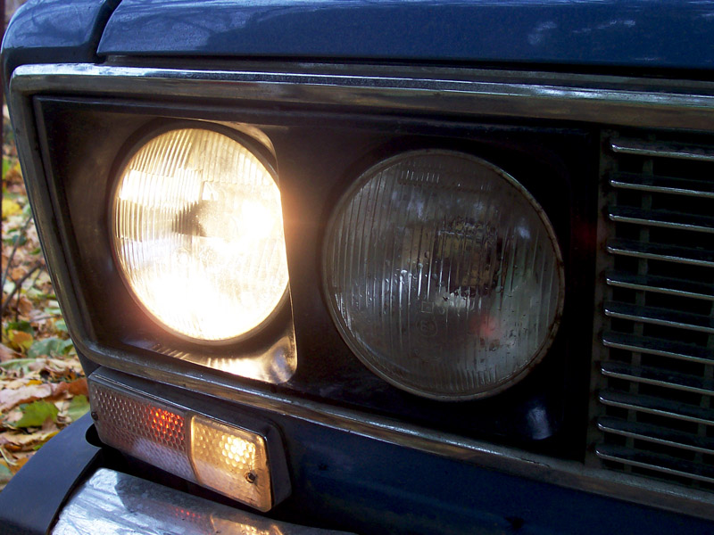 Файл:Vaz 2106 Right Headlights.jpg