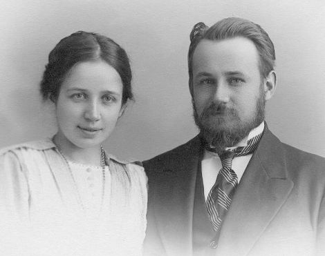 File:George Vernandsky with wife 1909.jpg