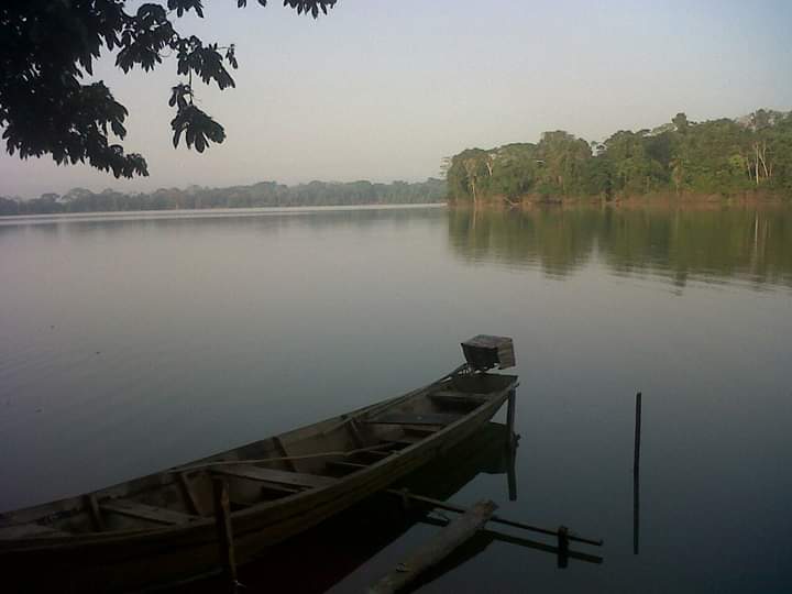 Archivo:Lago Tumichucua al amanecer.jpg