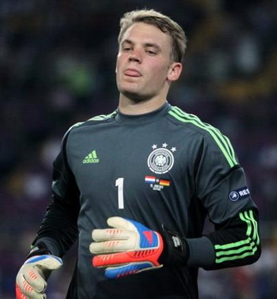 Файл:Manuel Neuer Euro 2012 vs Netherlands (Cropped).JPG