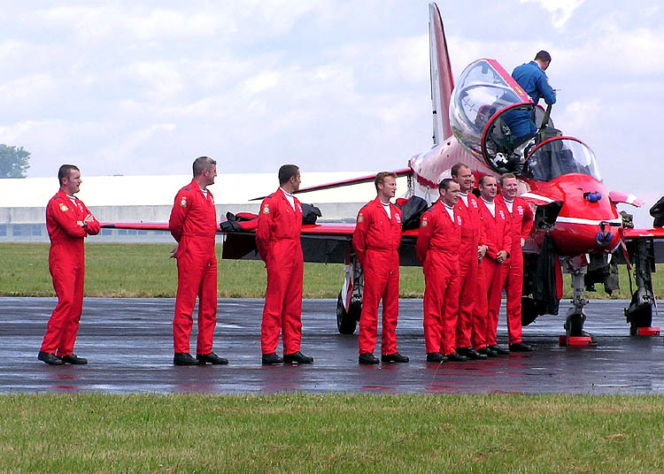 File:Red.arrows.pilots.arp.750pix.jpg