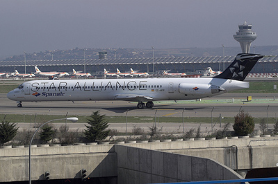 Archivo:Spanair MD82 EC-HFP.jpg