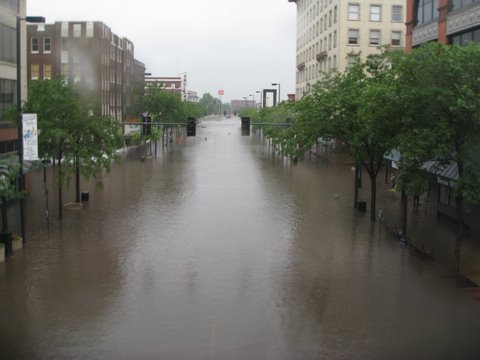 File:3rd Ave Cedar Rapids from Skywalk - Iowa flood.jpg