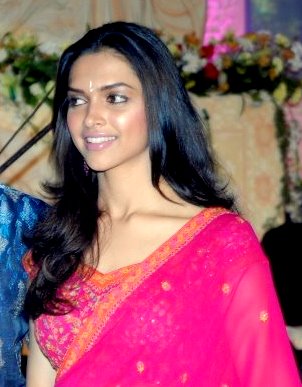 File:Deepika in Saree.jpg