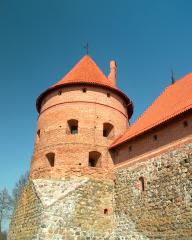 File:Trakai castle left.jpg