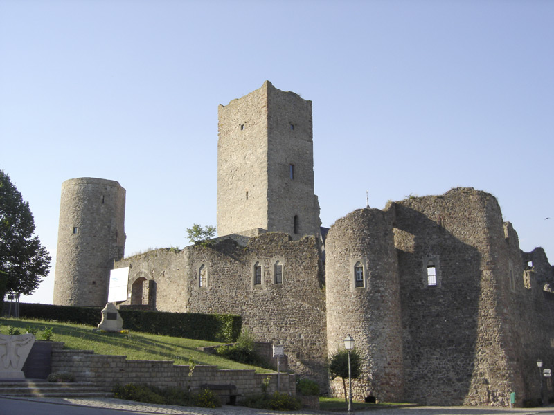 Файл:Useldange castle.jpg