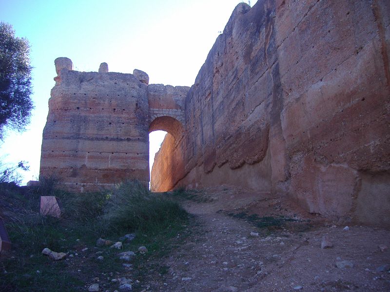 File:Paderne Castle Portugal.jpg