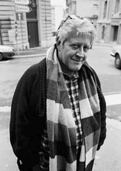 Archivo:Hugo Pratt (1989) by Erling Mandelmann - 2.jpg