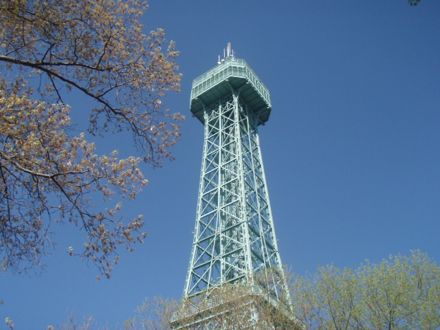 File:Kings Dominion Eiffel Tower.jpg