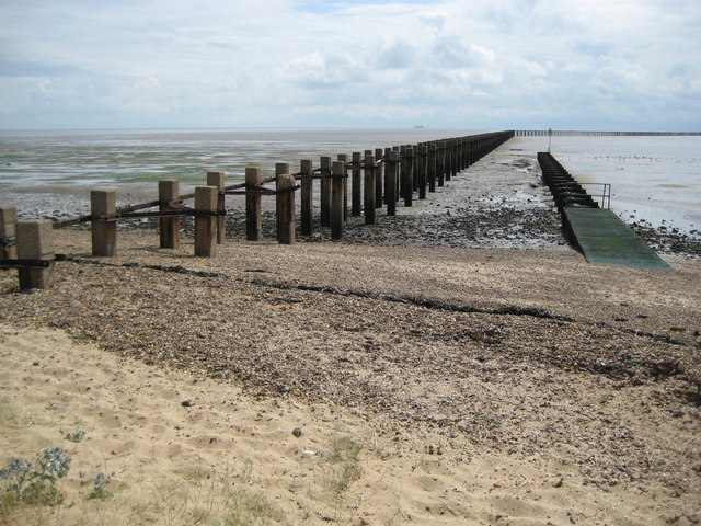 Файл:Shoebury Boom - geograph.org.uk - 915365.jpg