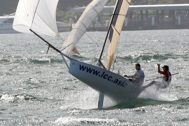 File:Lincoln Crowne Skiff Flying.jpg