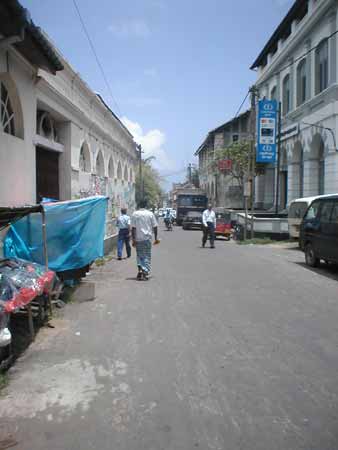 File:Galle-fort-street2.jpg