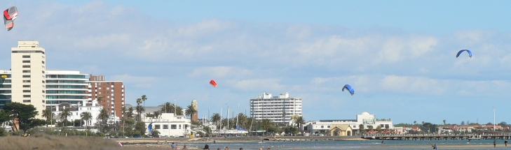 Файл:Kitesurfing on st kilda beaches.jpg