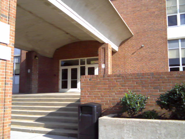 File:Sdhs main entrance knoxville.jpg