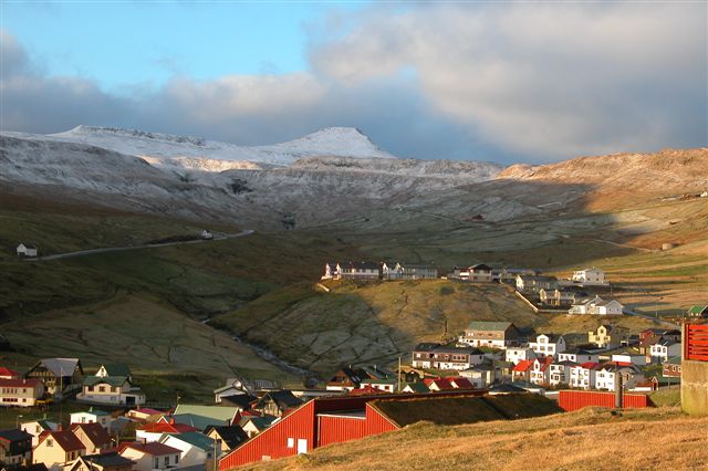 File:Porkeri (faroe islands) mountains.JPG