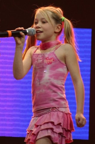 File:Malin Reitan JESC 2005.jpg