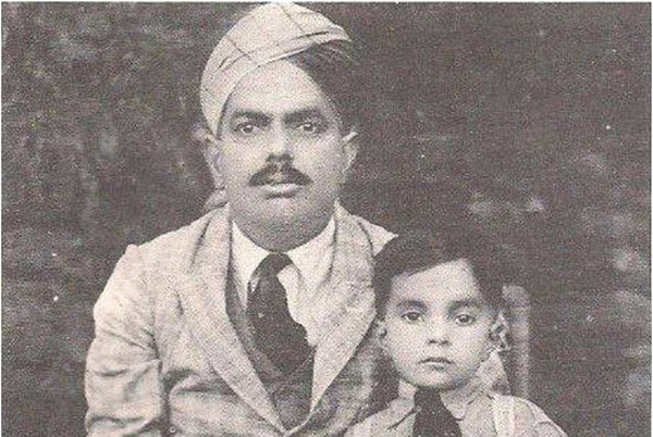 File:Muhammad Zia-ul-Haq with his father (1929).jpg