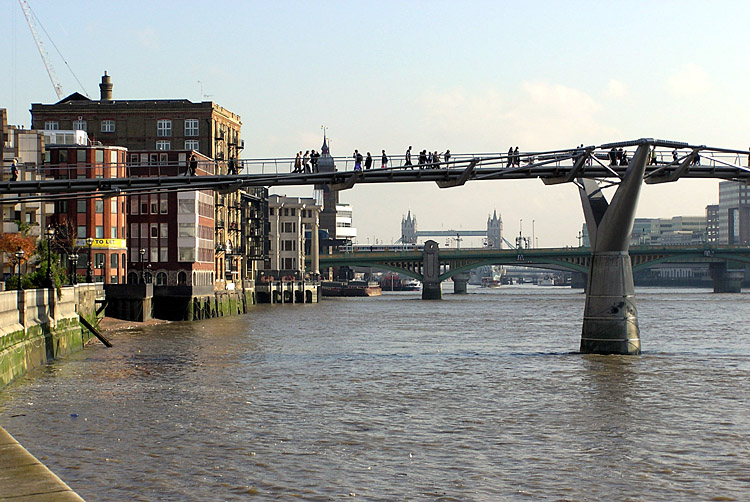 File:London.millennium.bridge.arp.750pix.jpg